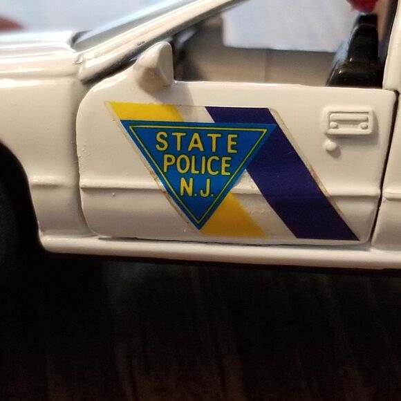 New Jersey State Police Road Champs die cast police car 1:43 scale - Picture 8 of 12
